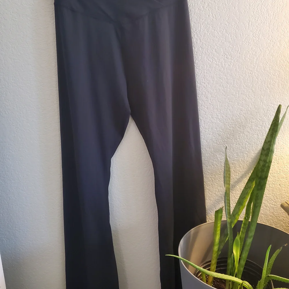 Women's Black Leggings - Picture 5 of 12